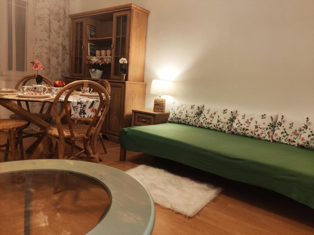 Przystanek Pod Skalkami Lägenhet Lesko Exteriör bild